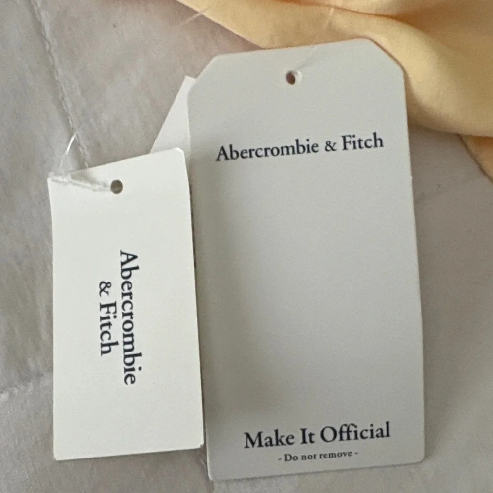 Abercrombie & Fitch sleek cowl